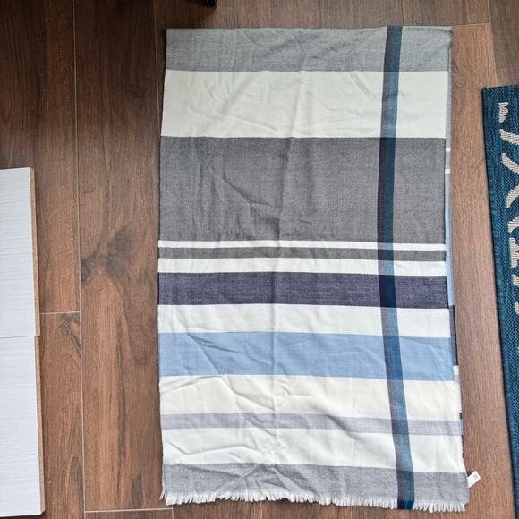 GAP Plaid Winter Scarf Soft Cozy 77"x23" Cream Grey Blue Green NEW NWT - Picture 3 of 5